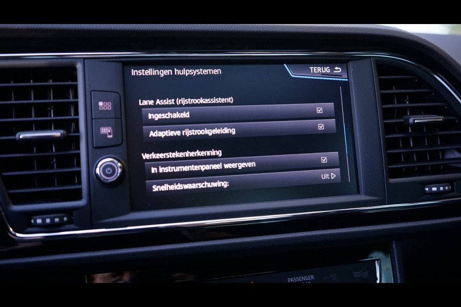 Seat Leon 1.5 TSI FR Ultimate Edition Black Sky AUTOMAAT-ACC-AMBIANCE-BEATS-CAMERA-KEYLESS-MODE-NAVIGATIE-PANORAMA-VIRTUEEL