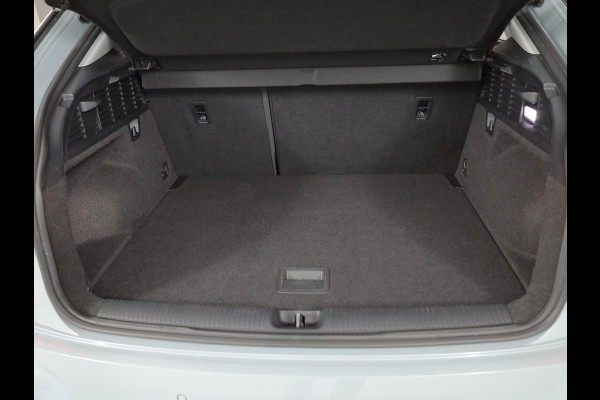 Audi Q2 35 TFSI Business Edition 150pk | Navigatie | 19 inch Lichtmetalen velgen | Parkeersensoren | Cruise controle