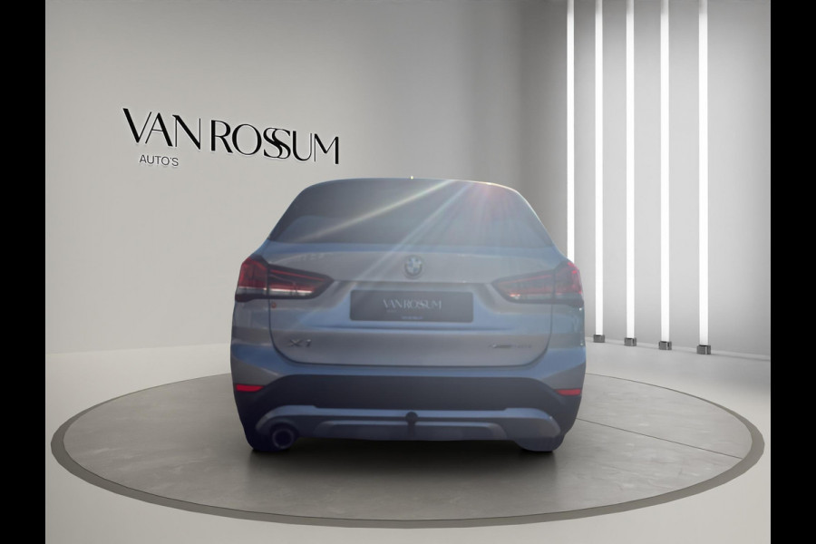 BMW X1 xDrive25e High Executive X-Line Panorama | Leder | Sportstoelen | Led | Park sensors V+A |