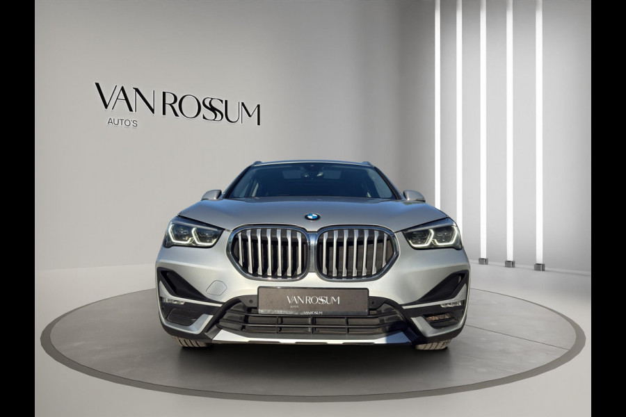 BMW X1 xDrive25e High Executive X-Line Panorama | Leder | Sportstoelen | Led | Park sensors V+A |