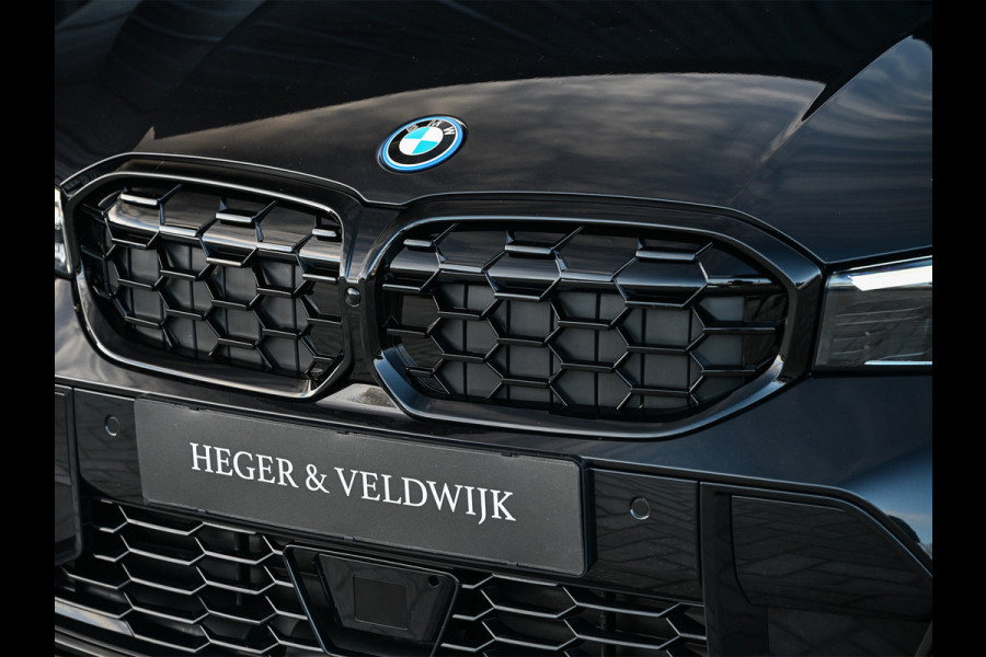BMW 3 Serie Touring 330e xDrive M sport | Accu 19,5kWh | Trekhaak | Panorama dak  | Active Cruise | Camera  | Ambiance interieur