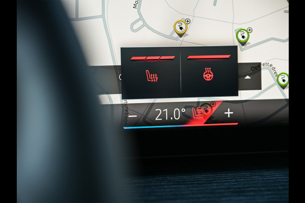 BMW 3 Serie Touring 330e xDrive M sport | Accu 19,5kWh | Trekhaak | Panorama dak  | Active Cruise | Camera  | Ambiance interieur