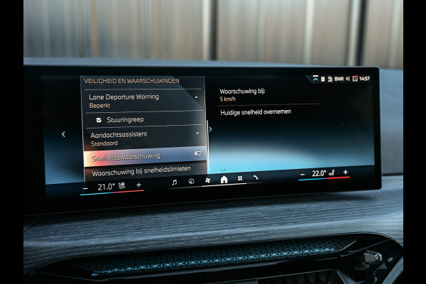 BMW 3 Serie Touring 330e xDrive M sport | Accu 19,5kWh | Trekhaak | Panorama dak  | Active Cruise | Camera  | Ambiance interieur