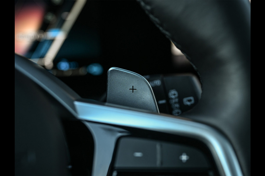 BMW 3 Serie Touring 330e xDrive M sport | Accu 19,5kWh | Trekhaak | Panorama dak  | Active Cruise | Camera  | Ambiance interieur
