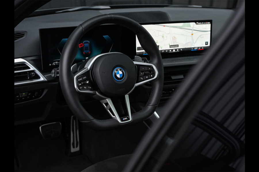 BMW 3 Serie Touring 330e xDrive M sport | Accu 19,5kWh | Trekhaak | Panorama dak  | Active Cruise | Camera  | Ambiance interieur