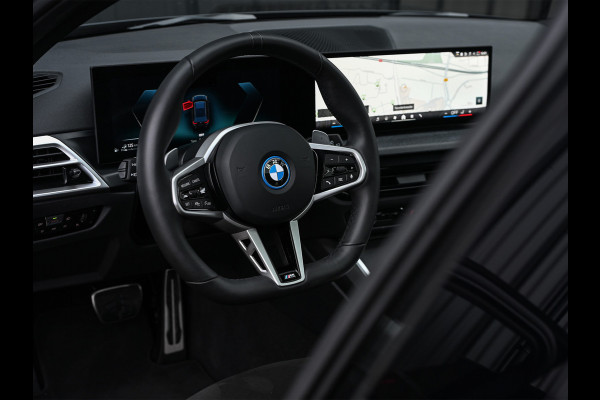 BMW 3 Serie Touring 330e xDrive M sport | Accu 19,5kWh | Trekhaak | Panorama dak  | Active Cruise | Camera  | Ambiance interieur
