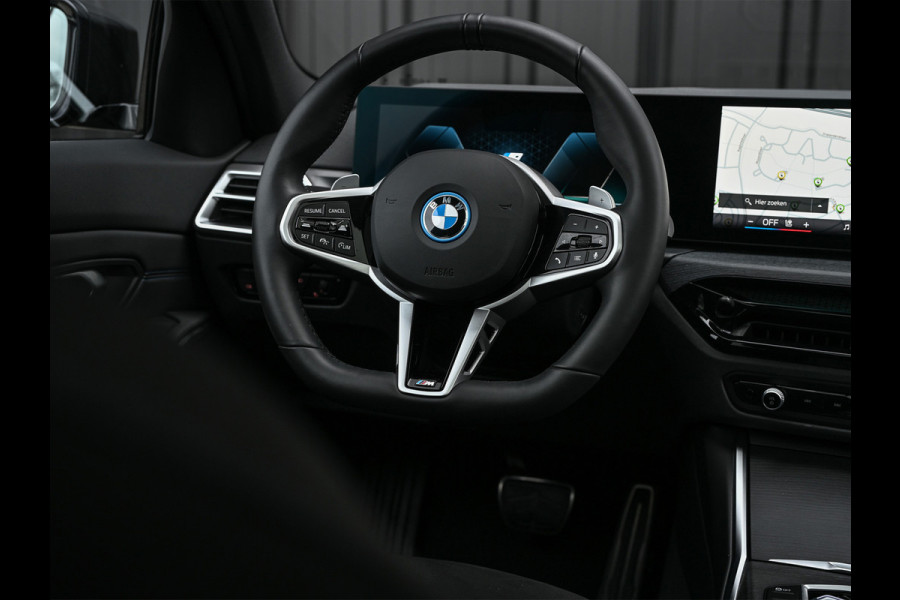 BMW 3 Serie Touring 330e xDrive M sport | Accu 19,5kWh | Trekhaak | Panorama dak  | Active Cruise | Camera  | Ambiance interieur