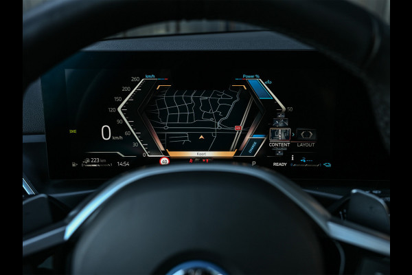 BMW 3 Serie Touring 330e xDrive M sport | Accu 19,5kWh | Trekhaak | Panorama dak  | Active Cruise | Camera  | Ambiance interieur