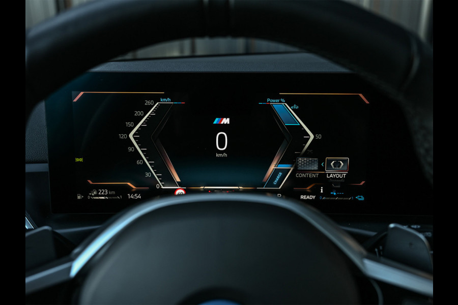 BMW 3 Serie Touring 330e xDrive M sport | Accu 19,5kWh | Trekhaak | Panorama dak  | Active Cruise | Camera  | Ambiance interieur