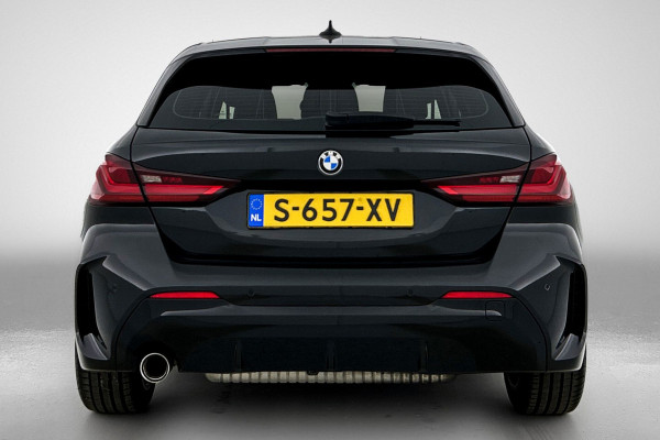 BMW 1-serie 118i Corporate Executive M-sport (Dealer OnderH, NAvi, StoelV, PDC V+A, Led, Cruise Con, Etc)
