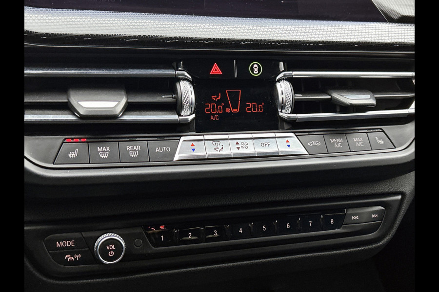 BMW 1-serie 118i Corporate Executive M-sport (Dealer OnderH, NAvi, StoelV, PDC V+A, Led, Cruise Con, Etc)