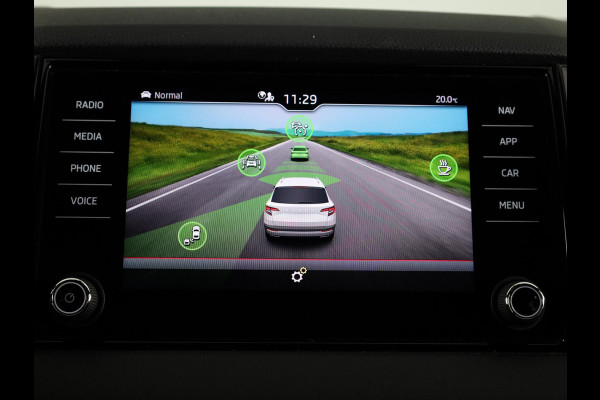 Škoda Karoq 1.5 TSI ACT Sportline Business 150pk | Wegklapbare trekhaak | Navigatie | Parkeercamera | Led koplampen