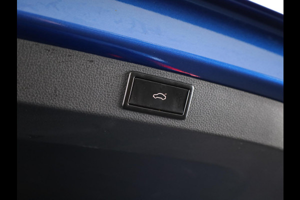 Škoda Karoq 1.5 TSI ACT Sportline Business 150pk | Wegklapbare trekhaak | Navigatie | Parkeercamera | Led koplampen