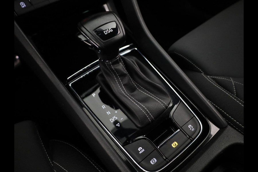 Škoda Karoq 1.5 TSI ACT Sportline Business 150pk | Wegklapbare trekhaak | Navigatie | Parkeercamera | Led koplampen