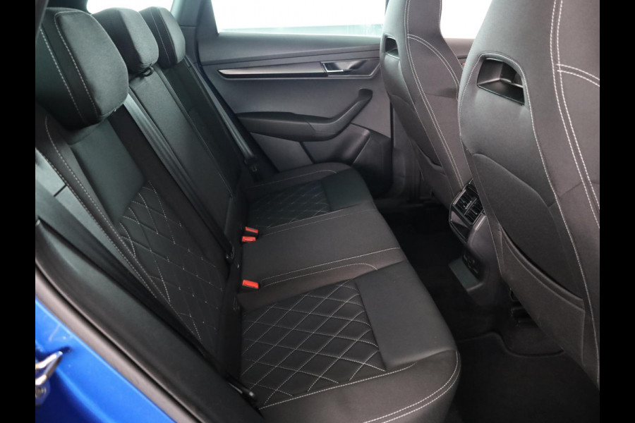 Škoda Karoq 1.5 TSI ACT Sportline Business 150pk | Wegklapbare trekhaak | Navigatie | Parkeercamera | Led koplampen