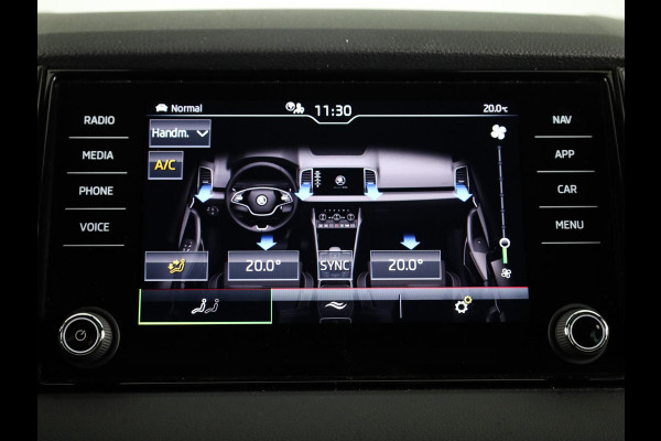 Škoda Karoq 1.5 TSI ACT Sportline Business 150pk | Wegklapbare trekhaak | Navigatie | Parkeercamera | Led koplampen
