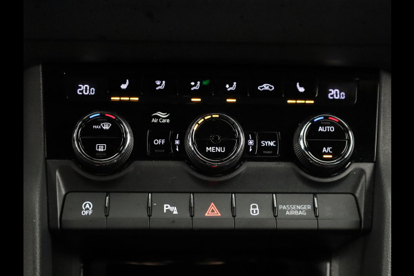 Škoda Karoq 1.5 TSI ACT Sportline Business 150pk | Wegklapbare trekhaak | Navigatie | Parkeercamera | Led koplampen
