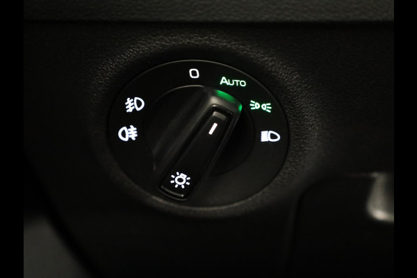 Škoda Karoq 1.5 TSI ACT Sportline Business 150pk | Wegklapbare trekhaak | Navigatie | Parkeercamera | Led koplampen