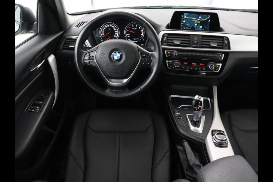 BMW 1-serie 118i Executive | Schuifdak | Leder | Stoelverwarming | Camera | Full LED | Navigatie | Parkeerhulp | Climate control | Bluetooth | Cruise control