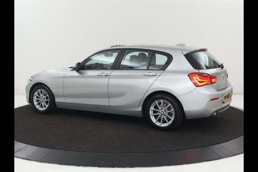BMW 1-serie 118i Executive | Schuifdak | Leder | Stoelverwarming | Camera | Full LED | Navigatie | Parkeerhulp | Climate control | Bluetooth | Cruise control