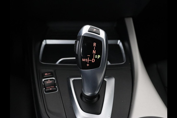 BMW 1-serie 118i Executive | Schuifdak | Leder | Stoelverwarming | Camera | Full LED | Navigatie | Parkeerhulp | Climate control | Bluetooth | Cruise control