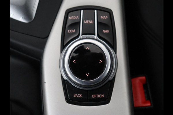BMW 1-serie 118i Executive | Schuifdak | Leder | Stoelverwarming | Camera | Full LED | Navigatie | Parkeerhulp | Climate control | Bluetooth | Cruise control