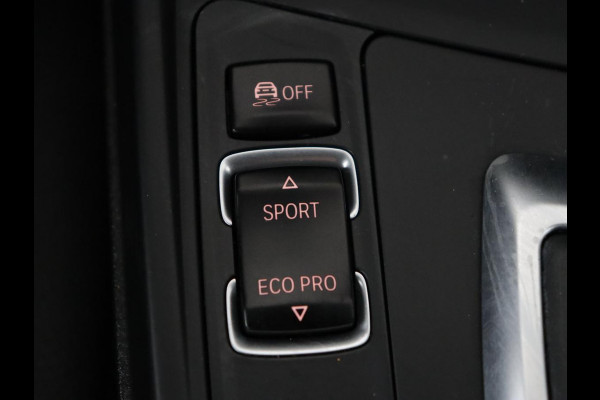 BMW 1-serie 118i Executive | Schuifdak | Leder | Stoelverwarming | Camera | Full LED | Navigatie | Parkeerhulp | Climate control | Bluetooth | Cruise control