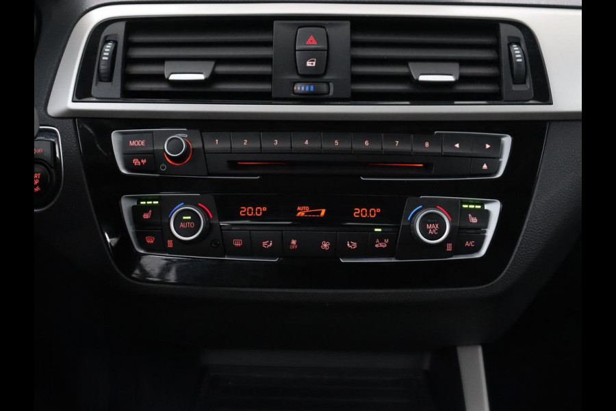 BMW 1-serie 118i Executive | Schuifdak | Leder | Stoelverwarming | Camera | Full LED | Navigatie | Parkeerhulp | Climate control | Bluetooth | Cruise control