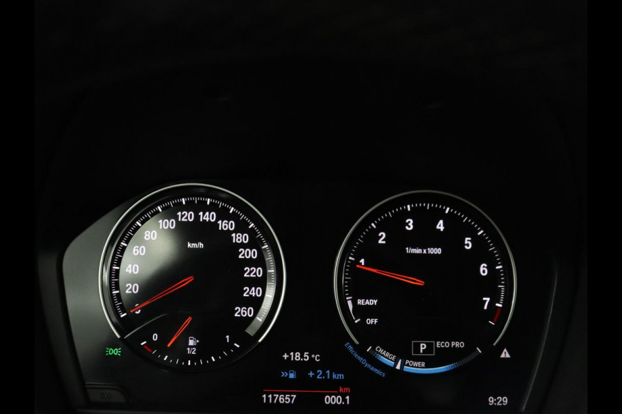 BMW 1-serie 118i Executive | Schuifdak | Leder | Stoelverwarming | Camera | Full LED | Navigatie | Parkeerhulp | Climate control | Bluetooth | Cruise control