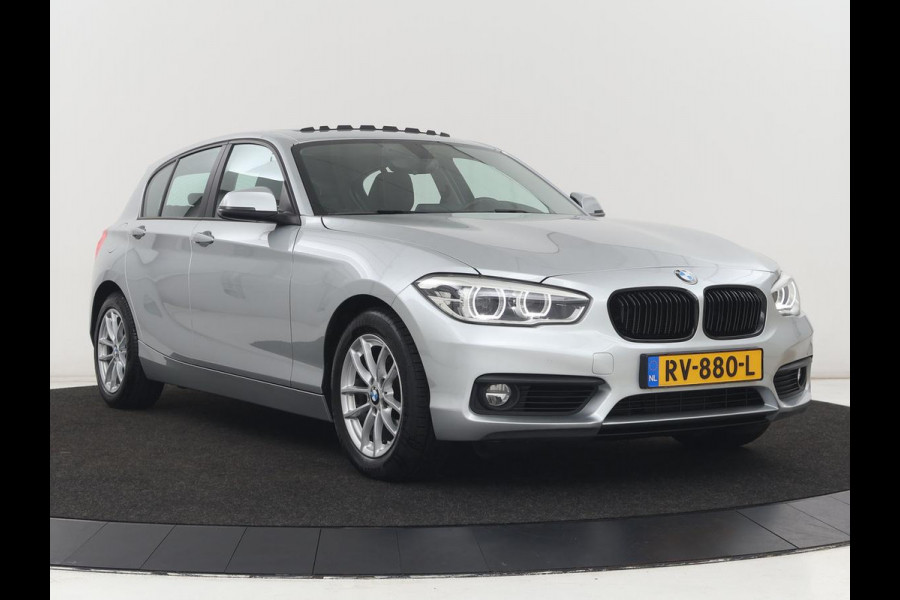 BMW 1-serie 118i Executive | Schuifdak | Leder | Stoelverwarming | Camera | Full LED | Navigatie | Parkeerhulp | Climate control | Bluetooth | Cruise control