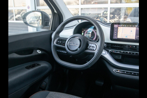 Fiat 500E Icon 42 kWh l SOH 92,8% | Clima | Cruise | Camera | 17" | Priv. Glass | Schuif/Kanteldak | Winter Pack | BSM | Apple Carplay