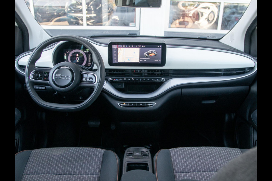 Fiat 500E Icon 42 kWh l SOH 92,8% | Clima | Cruise | Camera | 17" | Priv. Glass | Schuif/Kanteldak | Winter Pack | BSM | Apple Carplay