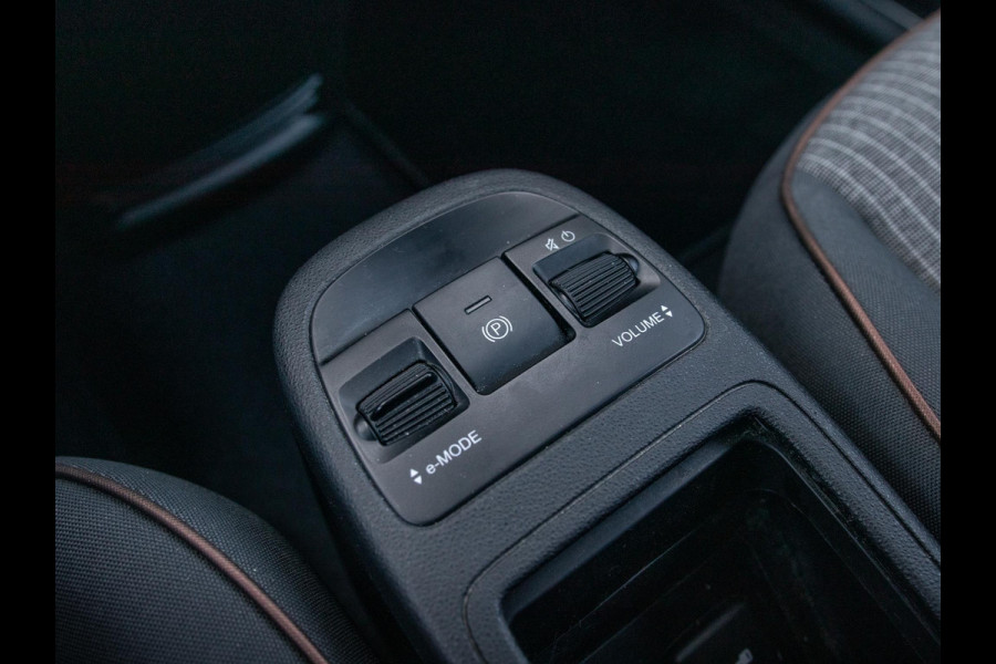 Fiat 500E Icon 42 kWh l SOH 92,8% | Clima | Cruise | Camera | 17" | Priv. Glass | Schuif/Kanteldak | Winter Pack | BSM | Apple Carplay