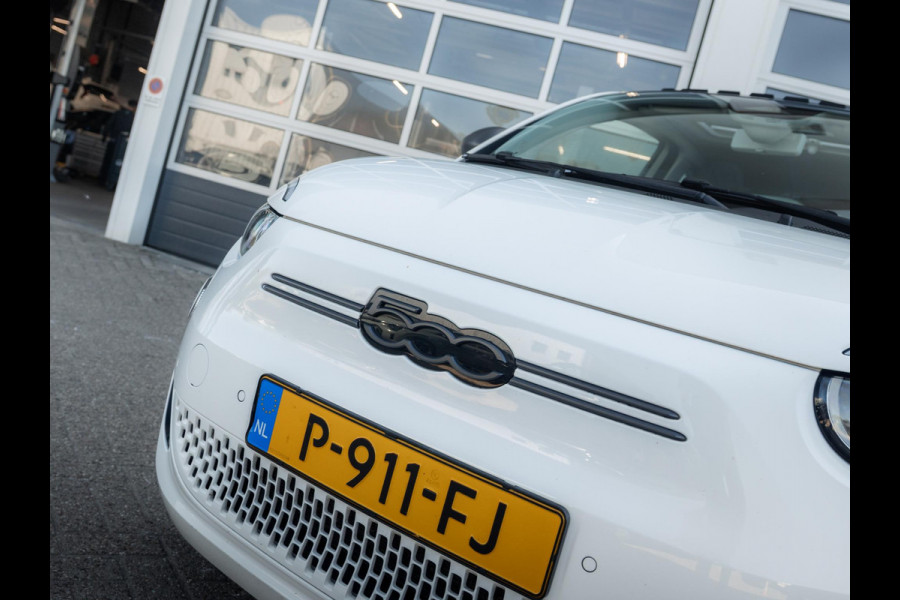 Fiat 500E Icon 42 kWh l SOH 92,8% | Clima | Cruise | Camera | 17" | Priv. Glass | Schuif/Kanteldak | Winter Pack | BSM | Apple Carplay