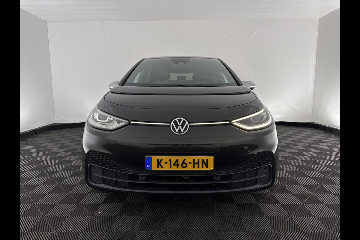 Volkswagen ID.3 First Plus 58 kWh [ 3-Fase ] (INCL.BTW) Aut. *FULL-LED | HEATED-COMFORTSEATS | CAMERA | DIGI-COCKPIT | NAVI-FULLMAP | KEYLESS | PRIVACY-GLASS | AMBIENT-LIGHT | ECC | PDC | CRUISE | 19''ALU*