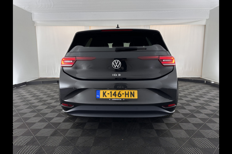 Volkswagen ID.3 First Plus 58 kWh [ 3-Fase ] (INCL.BTW) Aut. *FULL-LED | HEATED-COMFORTSEATS | CAMERA | DIGI-COCKPIT | NAVI-FULLMAP | KEYLESS | PRIVACY-GLASS | AMBIENT-LIGHT | ECC | PDC | CRUISE | 19''ALU*