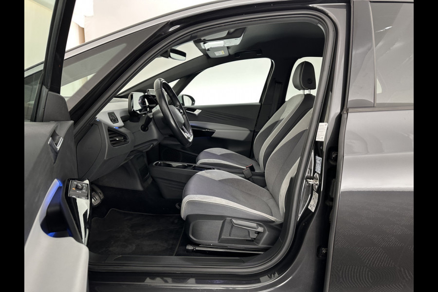 Volkswagen ID.3 First Plus 58 kWh [ 3-Fase ] (INCL.BTW) Aut. *FULL-LED | HEATED-COMFORTSEATS | CAMERA | DIGI-COCKPIT | NAVI-FULLMAP | KEYLESS | PRIVACY-GLASS | AMBIENT-LIGHT | ECC | PDC | CRUISE | 19''ALU*