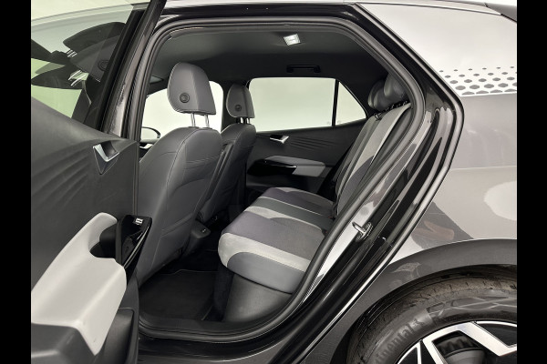 Volkswagen ID.3 First Plus 58 kWh [ 3-Fase ] (INCL.BTW) Aut. *FULL-LED | HEATED-COMFORTSEATS | CAMERA | DIGI-COCKPIT | NAVI-FULLMAP | KEYLESS | PRIVACY-GLASS | AMBIENT-LIGHT | ECC | PDC | CRUISE | 19''ALU*