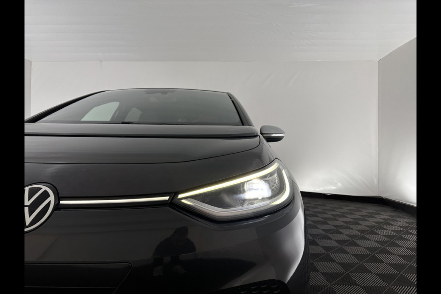 Volkswagen ID.3 First Plus 58 kWh [ 3-Fase ] (INCL.BTW) Aut. *FULL-LED | HEATED-COMFORTSEATS | CAMERA | DIGI-COCKPIT | NAVI-FULLMAP | KEYLESS | PRIVACY-GLASS | AMBIENT-LIGHT | ECC | PDC | CRUISE | 19''ALU*