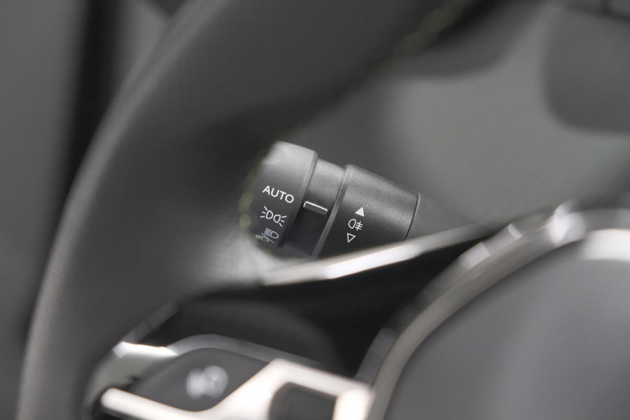 Peugeot e-2008 EV GT 50 kWh | 11 KW Laadfunctie | 360 Camera | Dodehoekdetectie | Apple Carplay