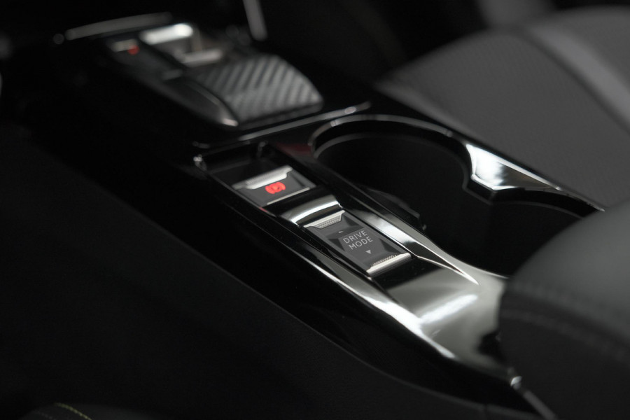 Peugeot e-2008 EV GT 50 kWh | 11 KW Laadfunctie | 360 Camera | Dodehoekdetectie | Apple Carplay