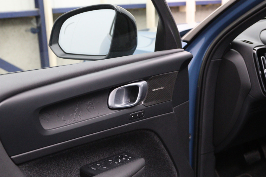 Volvo XC40 Recharge Ultimate 70 kWh 232 PK, Harman/Kardon, Panoramadak, 360 Camera, Adap. Cruise Control