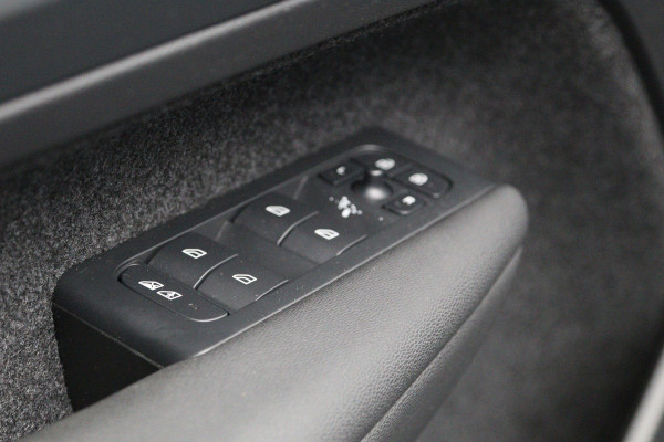 Volvo XC40 Recharge Ultimate 70 kWh 232 PK, Harman/Kardon, Panoramadak, 360 Camera, Adap. Cruise Control
