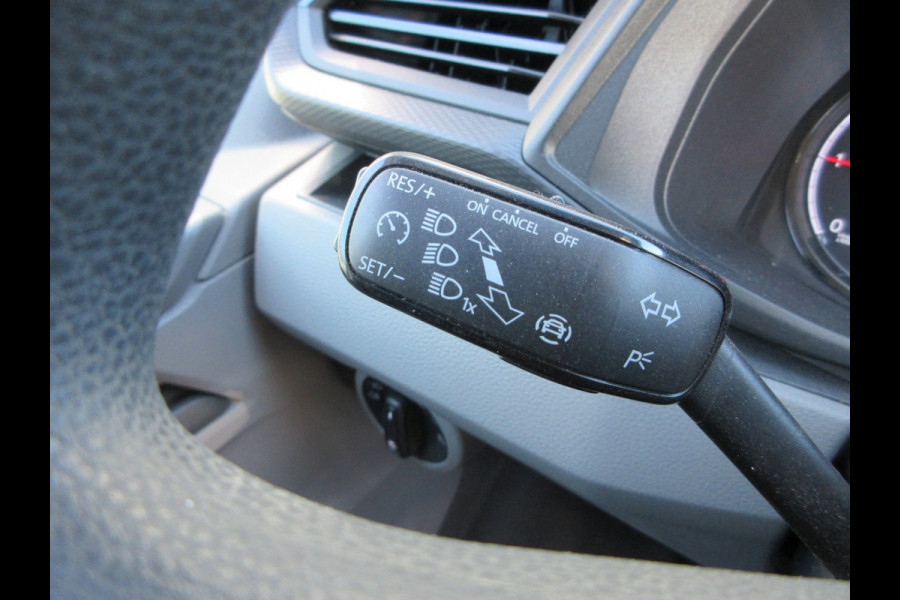 Volkswagen Transporter 2.0 TDI L2H1 airco navigatie trekhaak
