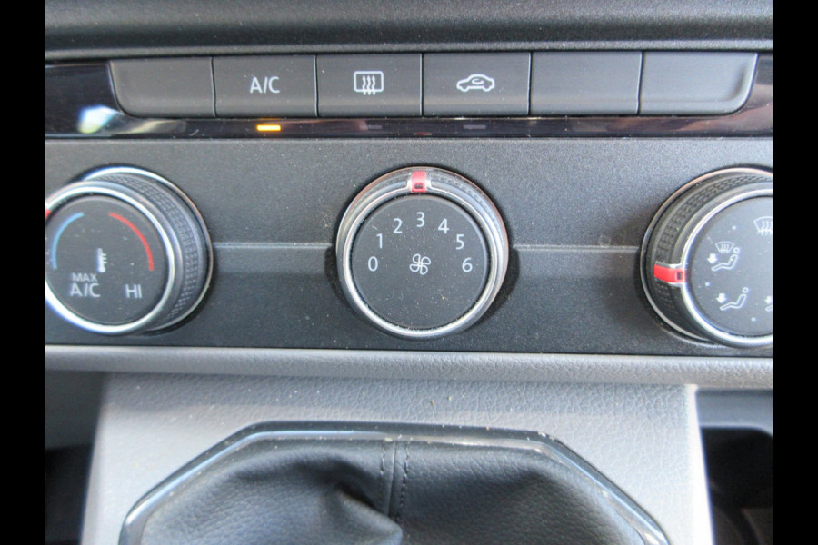 Volkswagen Transporter 2.0 TDI L2H1 airco navigatie trekhaak