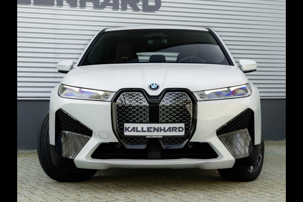 BMW iX xDrive50 - 112 kWh - Luchtvering - Active Steering - Driving Ass Prof