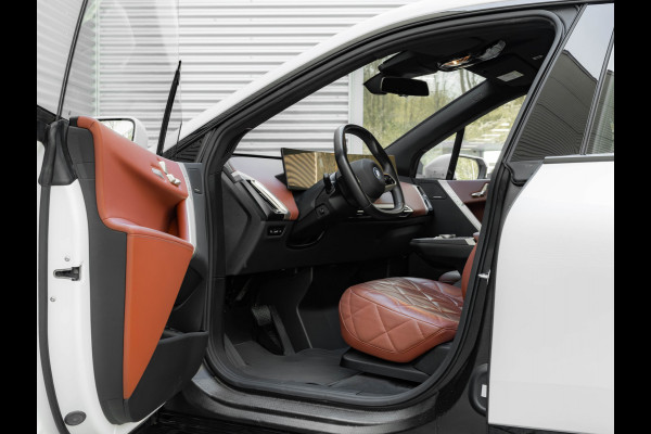 BMW iX xDrive50 - 112 kWh - Luchtvering - Active Steering - Driving Ass Prof