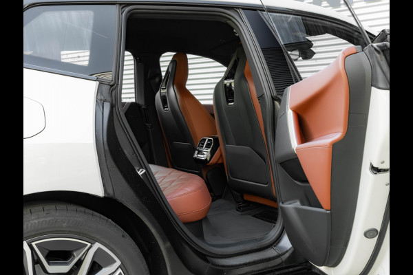 BMW iX xDrive50 - 112 kWh - Luchtvering - Active Steering - Driving Ass Prof