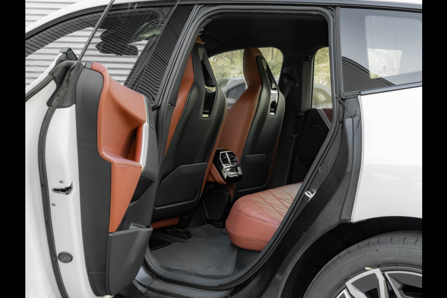 BMW iX xDrive50 - 112 kWh - Luchtvering - Active Steering - Driving Ass Prof