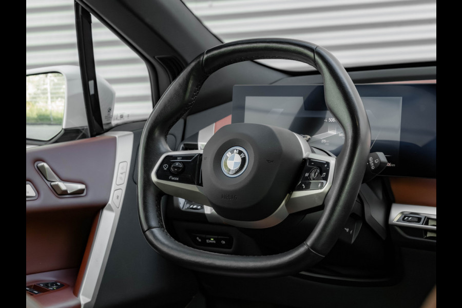BMW iX xDrive50 - 112 kWh - Luchtvering - Active Steering - Driving Ass Prof